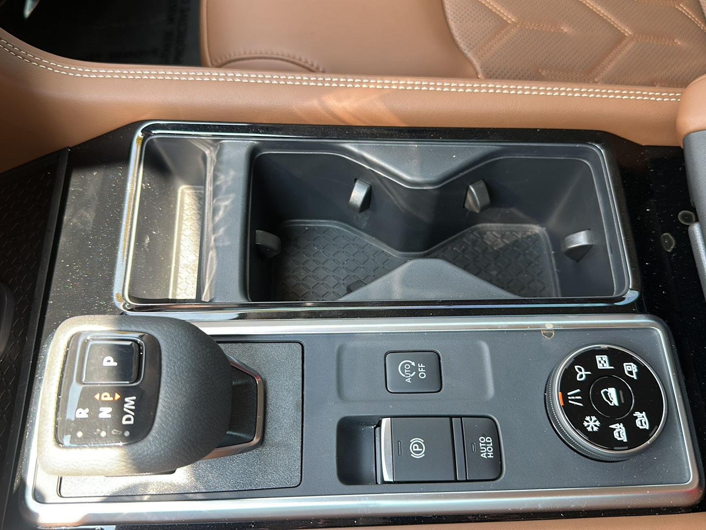Used 2026 Super Black Nissan Platinum image 24