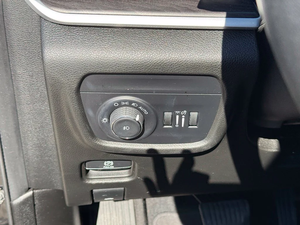 Used 2022 Black Jeep Limited image 18