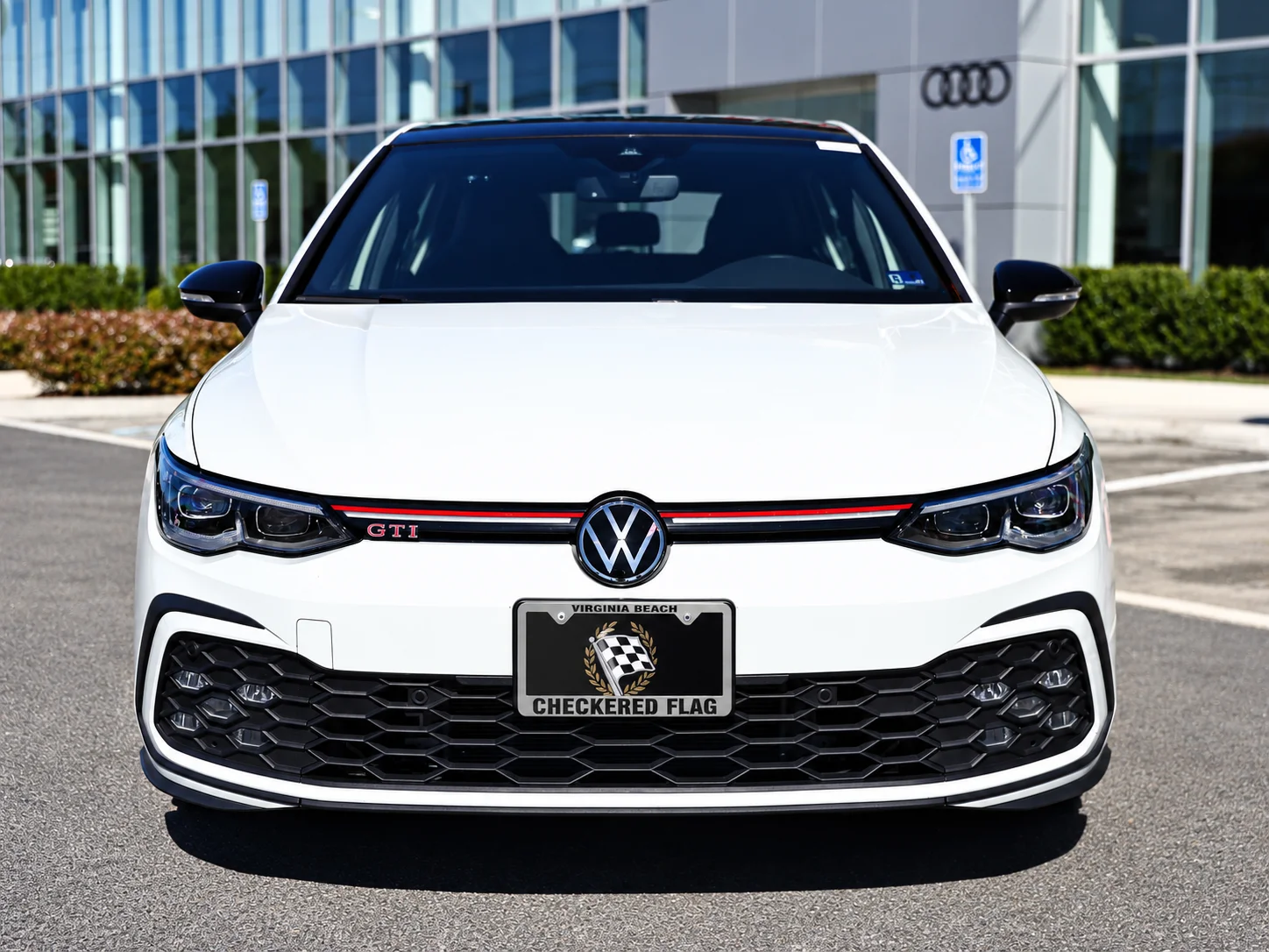 Used 2024 Opal White Pearl/Black Roof Volkswagen SE image 2