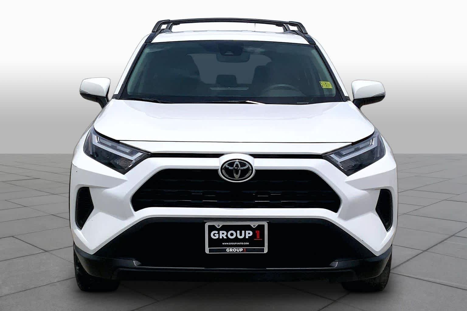 Used 2025 Ice Cap Toyota XLE image 4