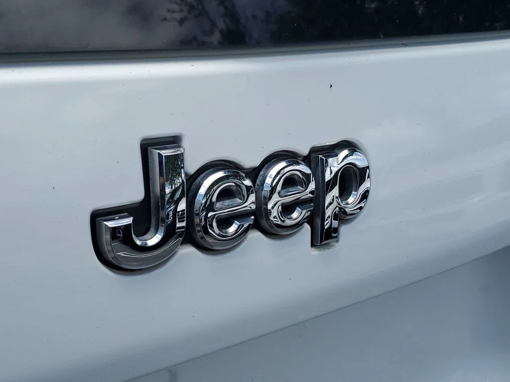 Used 2019 White Jeep Limited image 8