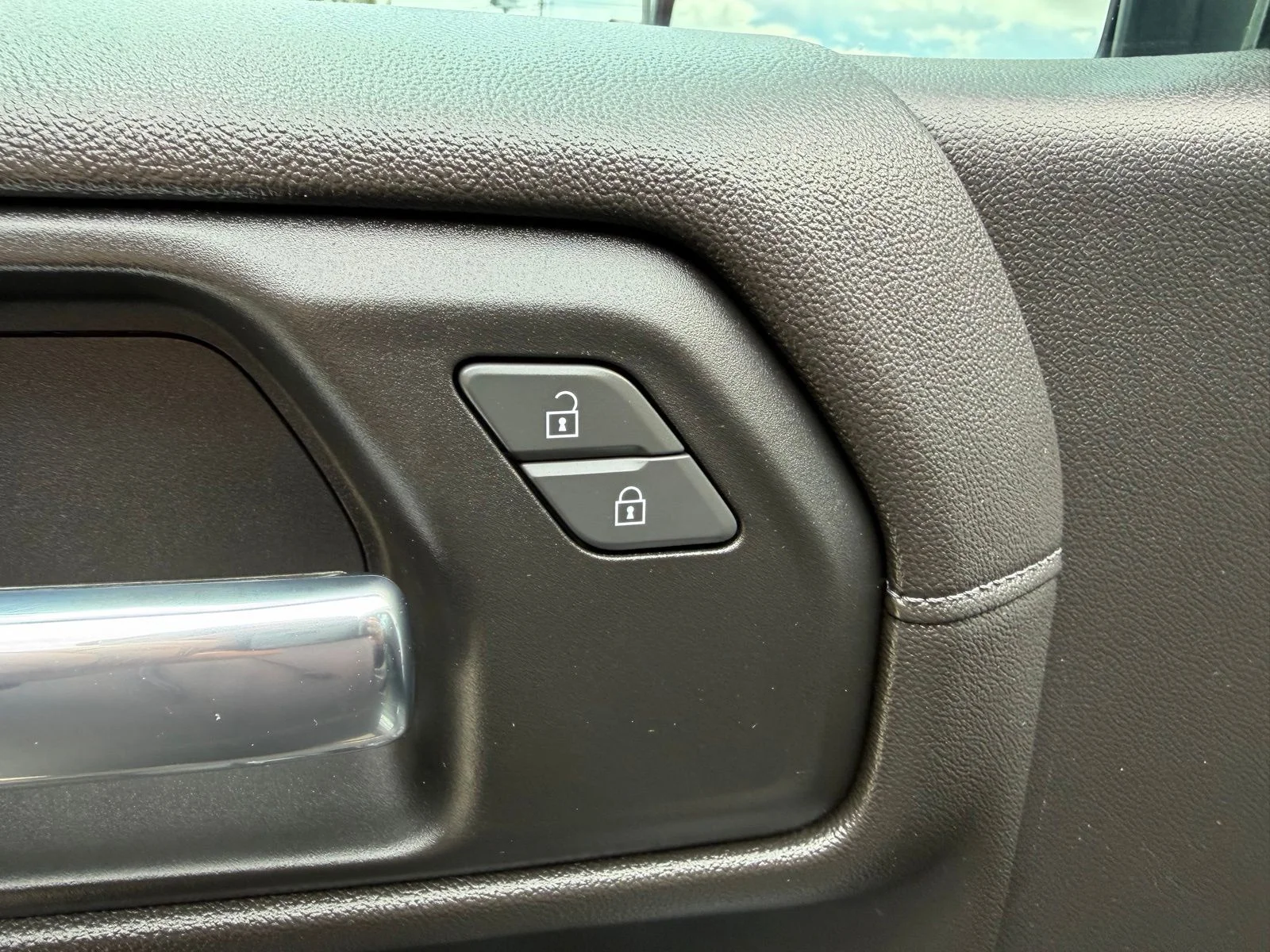 Used 2022 White Chevrolet LT image 16