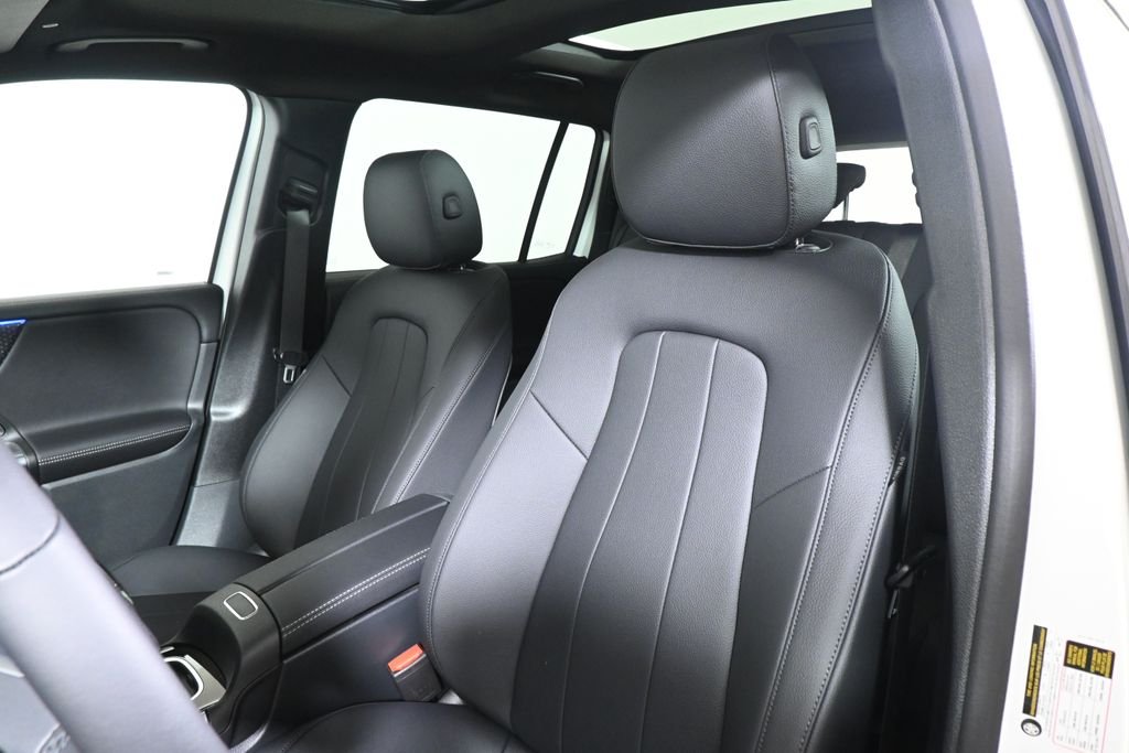 Used 2026 Polar White Mercedes-Benz GLB 250 image 14