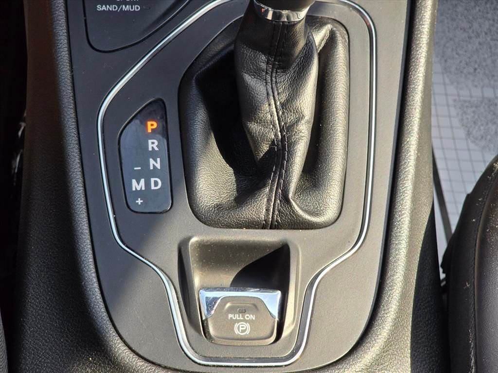 Used 2019 Red Jeep Latitude Plus image 19