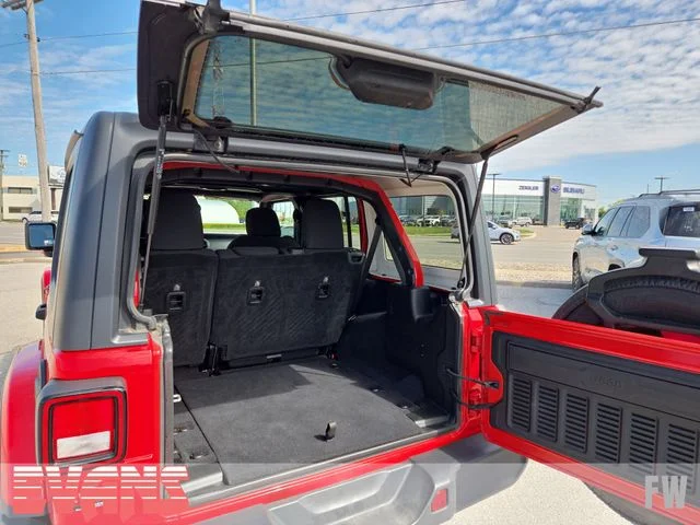 Used 2019 Red Jeep Unlimited Sahara image 32