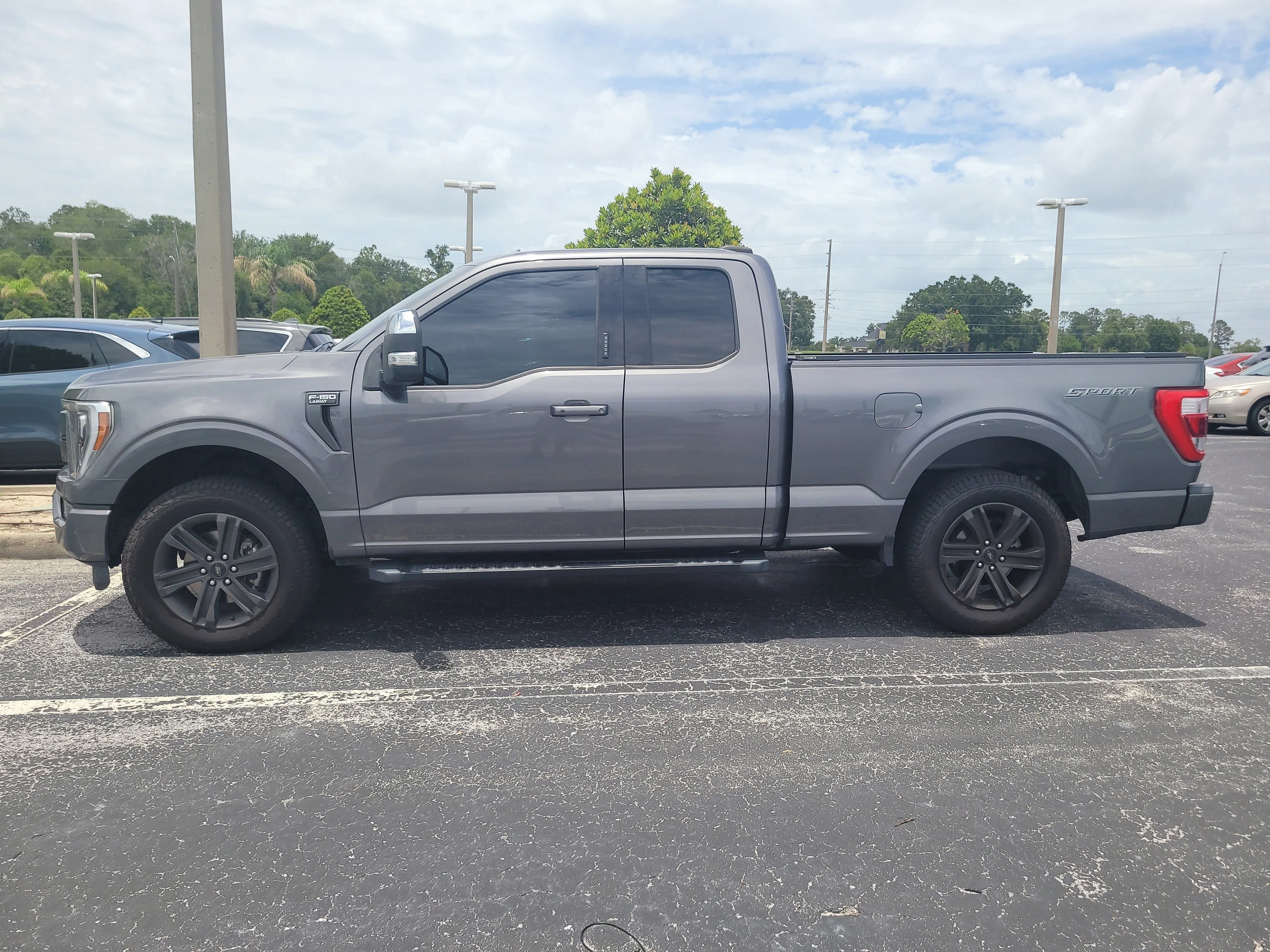 Used 2021 Gray Metallic Ford LARIAT image 10