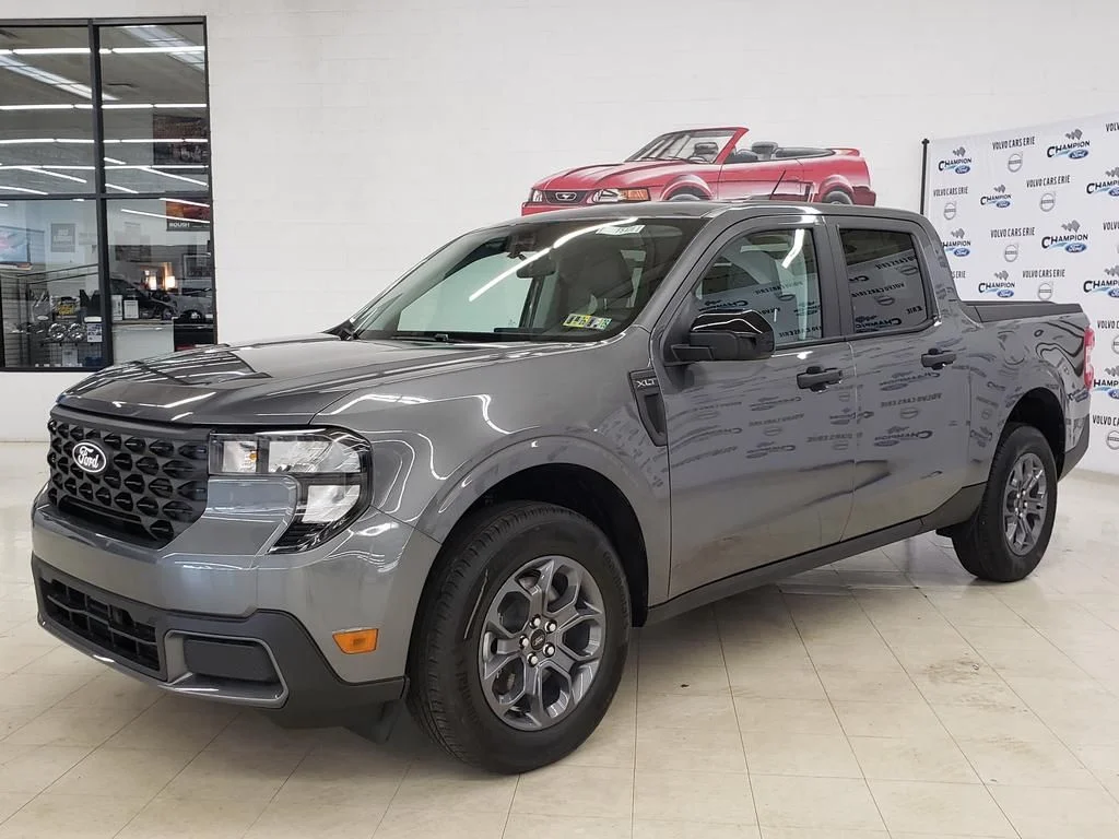 New 2025 Carbonized Gray Metallic Ford XLT image 3