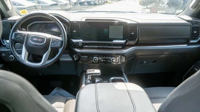 Used 2024 White GMC Elevation image 14