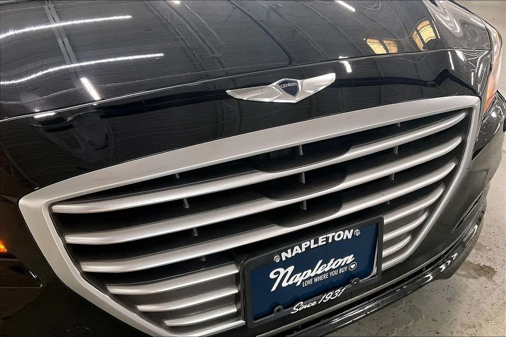 Used 2015 Black Hyundai 3.8 image 31