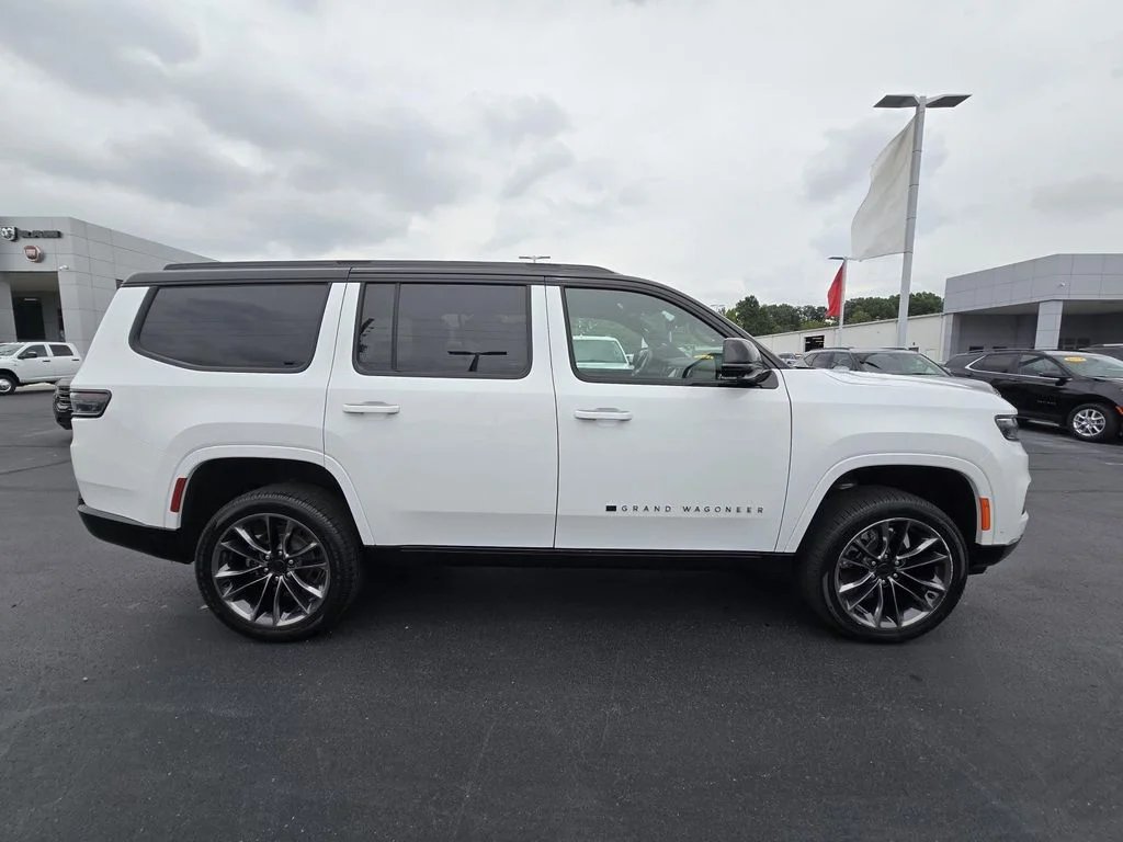 Used 2025 Bright White Clearcoat Jeep Series II Obsidian image 4
