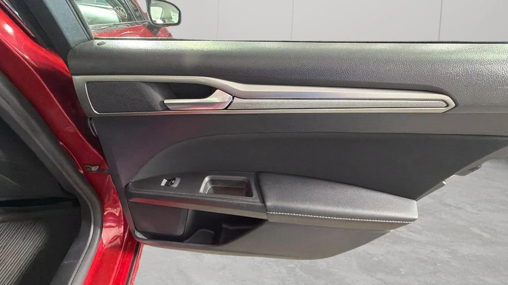Used 2020 Red Ford SE image 33