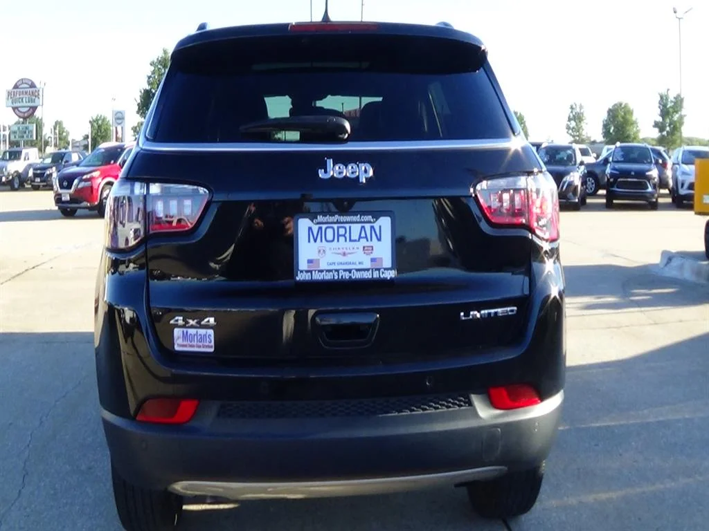 Used 2024 Diamond Black Crystal Pearl Coat (pxj) Jeep Limited image 7