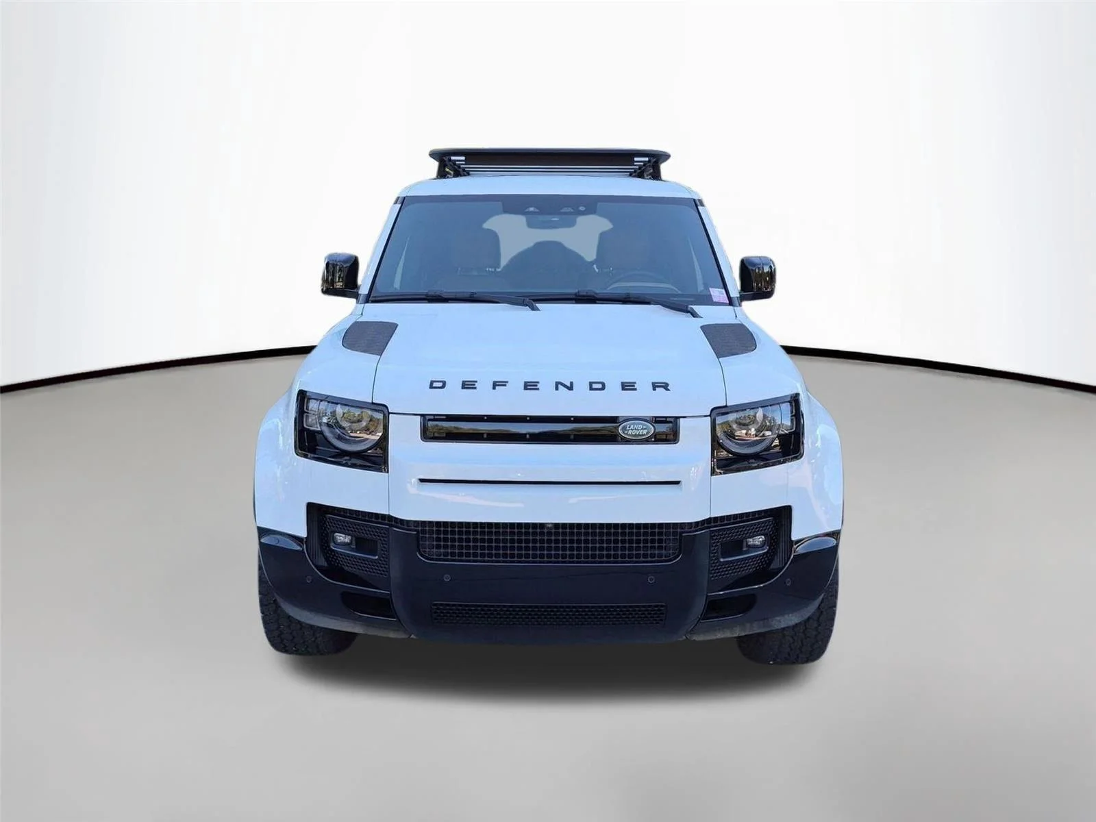 Used 2025 Fuji White Land Rover X-Dynamic SE image 8