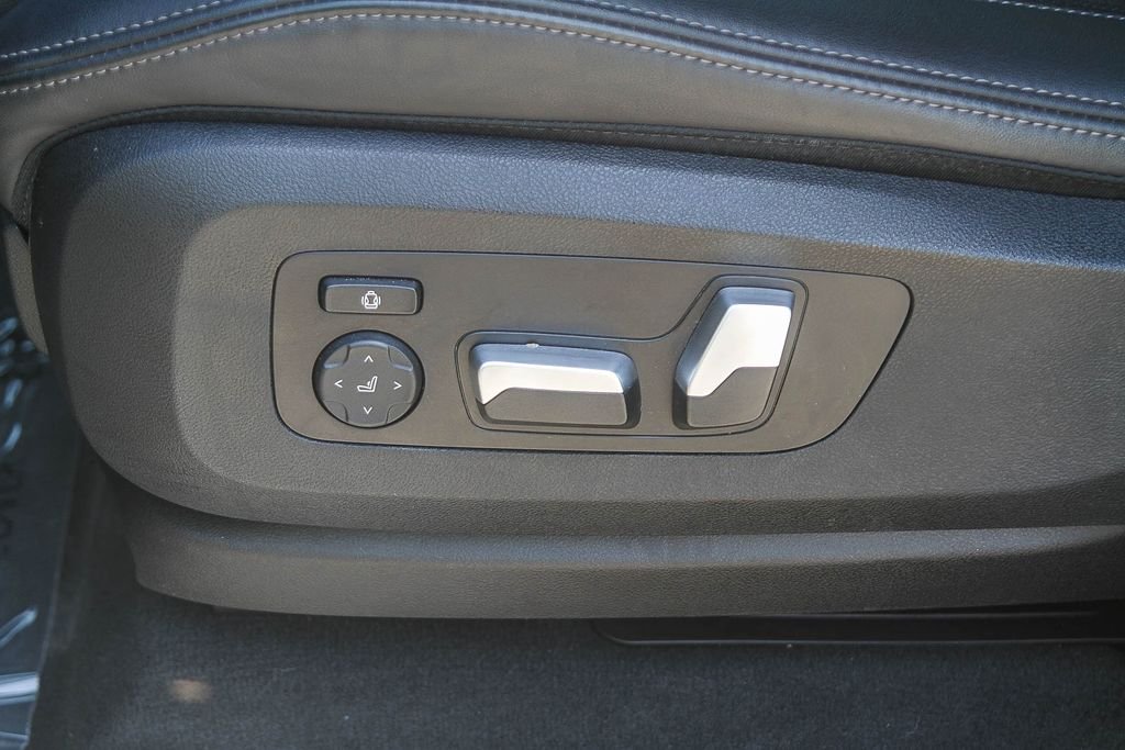 Used 2023 Black Sapphire Metallic BMW sDrive40i image 18