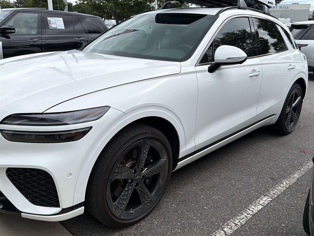 Used 2023 Alta White Genesis 3.5T Sport image 1