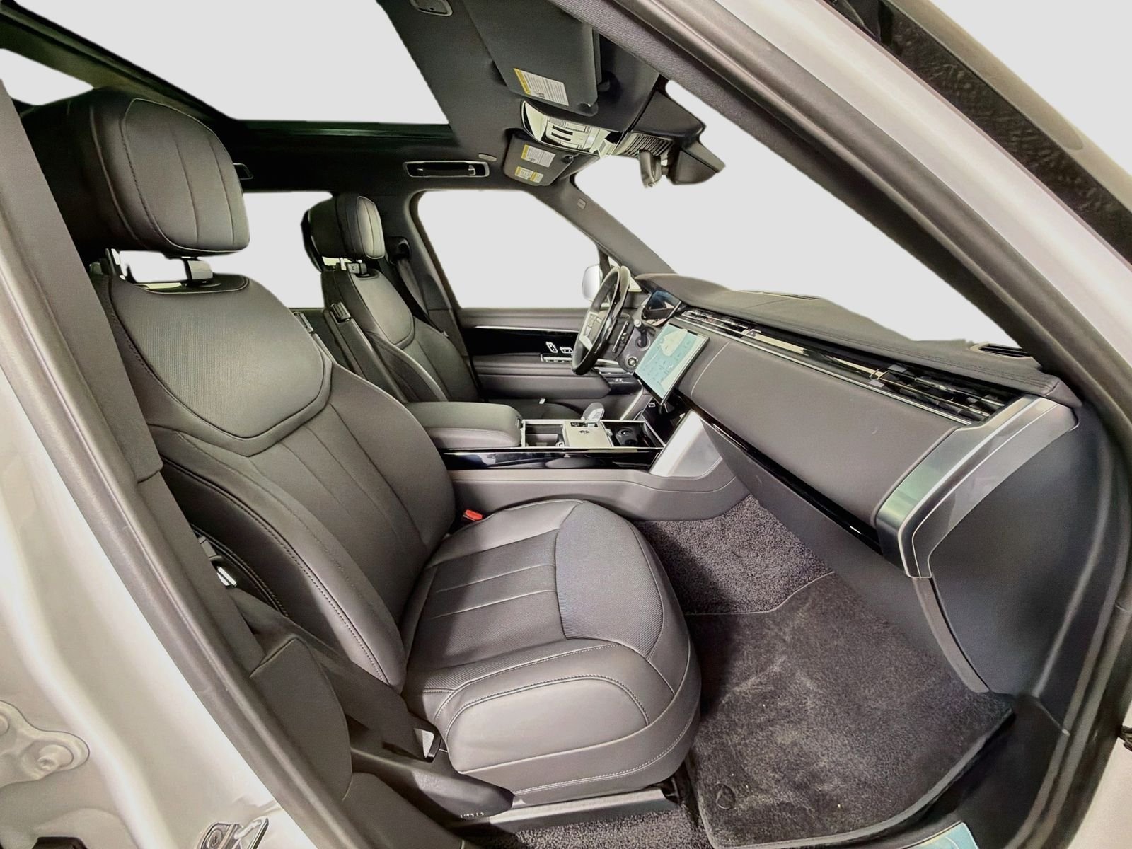 New 2026 Fuji White LAND ROVER SE 7 Seats image 32