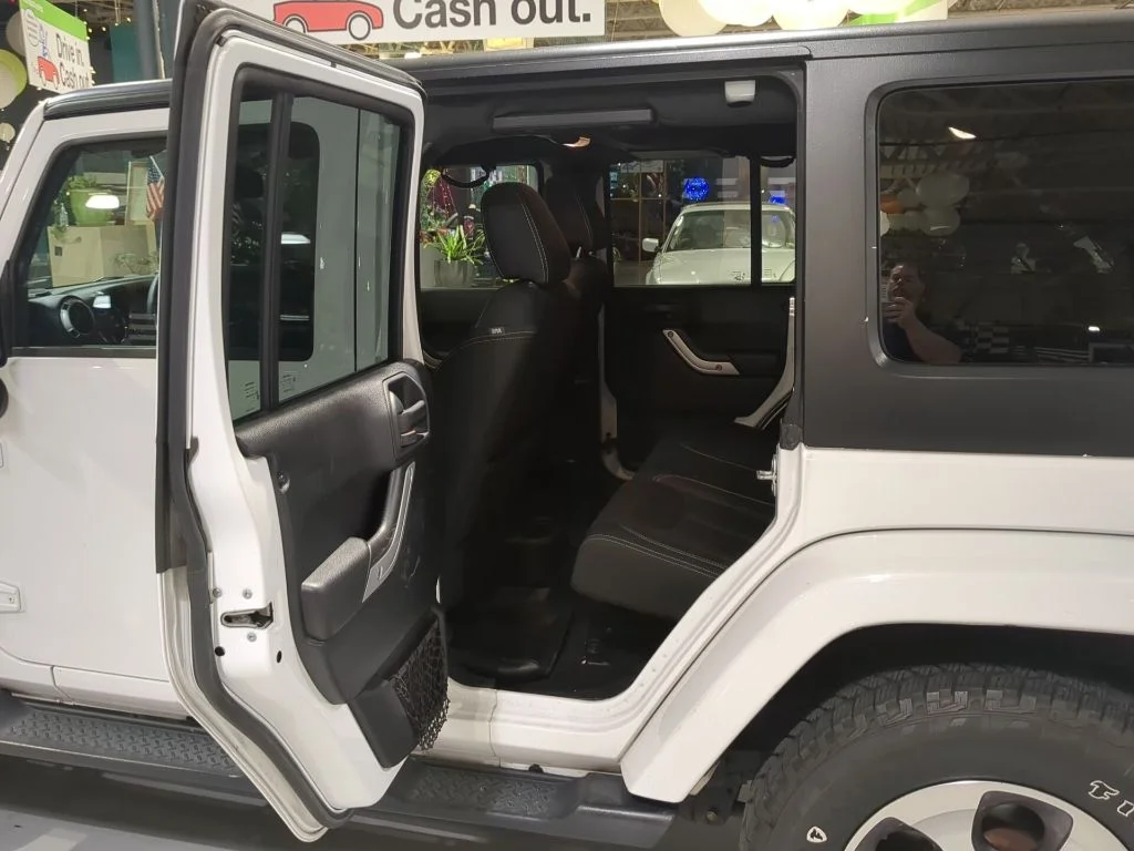 Used 2016 White Jeep Unlimited Sahara image 13