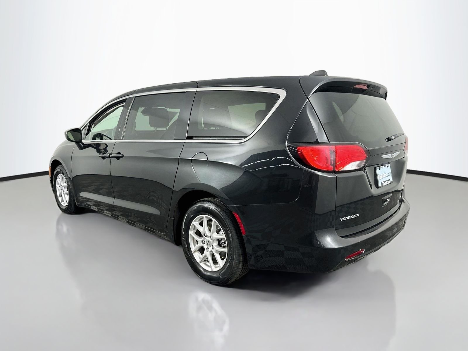 Used 2023 Brilliant Black Crystal Pearlcoat Chrysler LX image 6