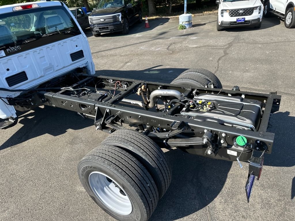 New 2025 Oxford White Ford XL image 19