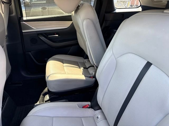 Used 2024 Silver Mazda Preferred image 6