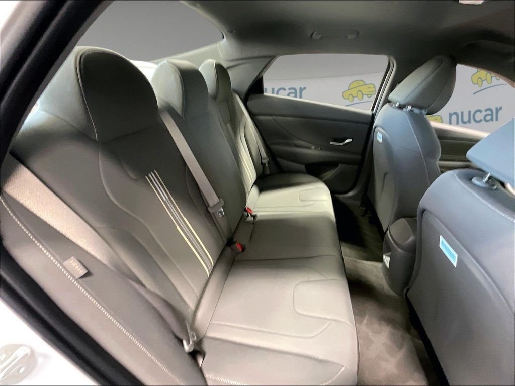 Used 2025 White Hyundai SEL Sport image 10