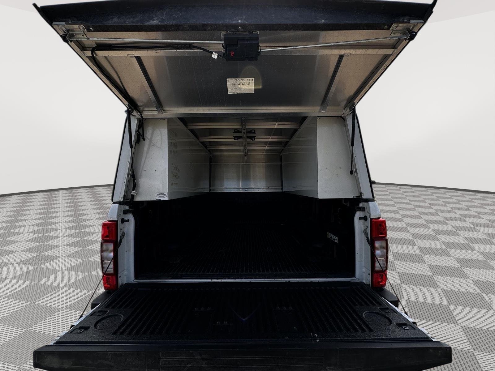 Used 2022 Oxford White Ford XLT image 32