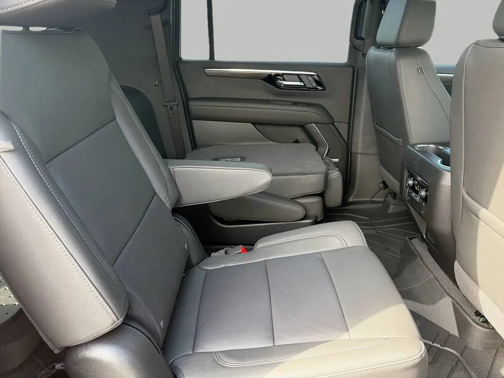 2026 Chevrolet Suburban Z71 - Photo 14