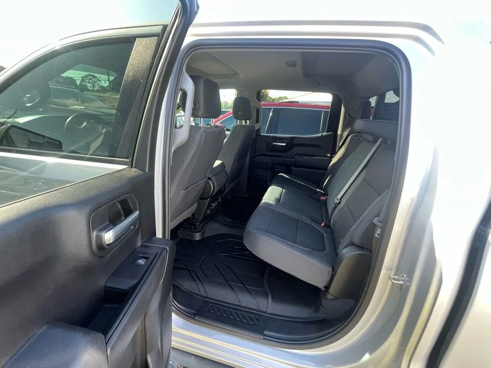 Used 2019 SILVER ICE METALLIC Chevrolet LT image 4