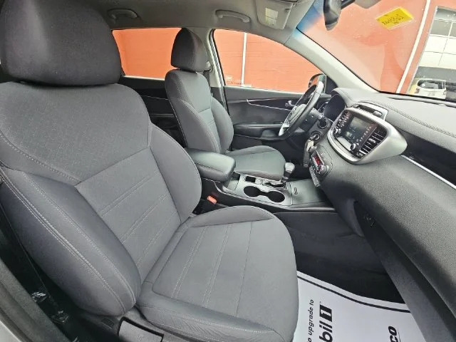 Used 2019 Silver Kia LX image 31
