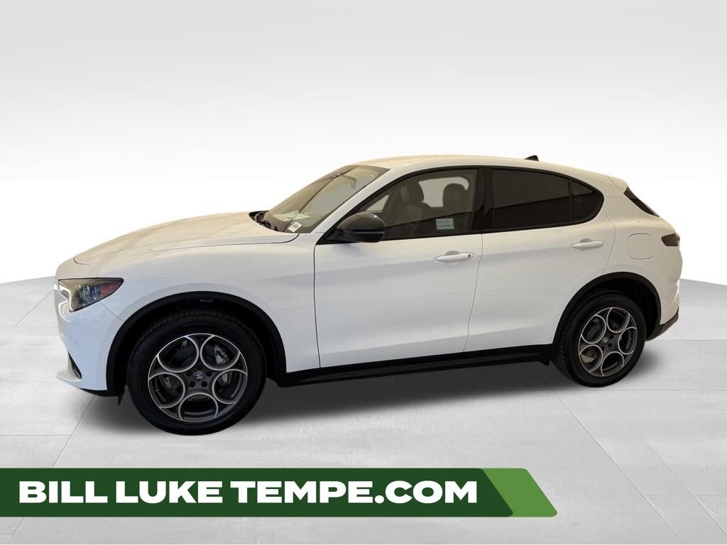 New 2026 Milano White Exterior Paint Alfa Romeo Base image 1