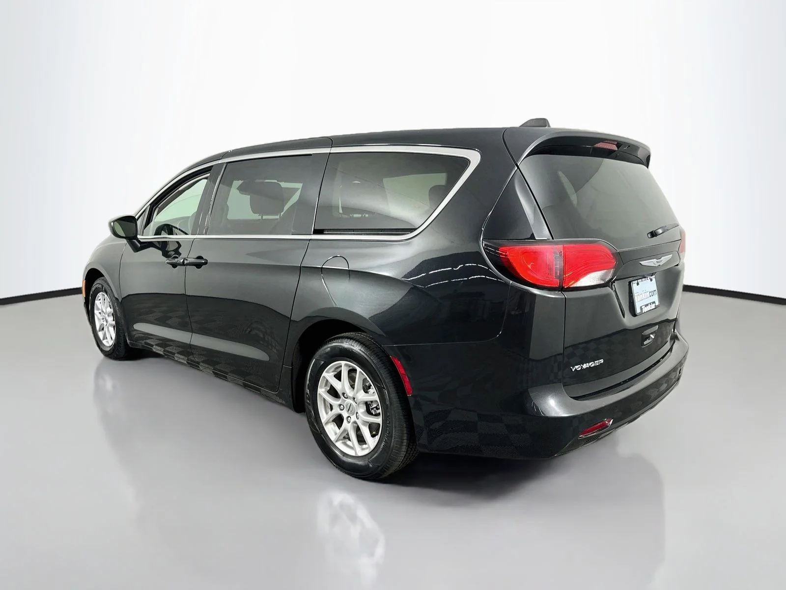 Used 2023 Brilliant Black Crystal Pearlcoat Chrysler LX image 6
