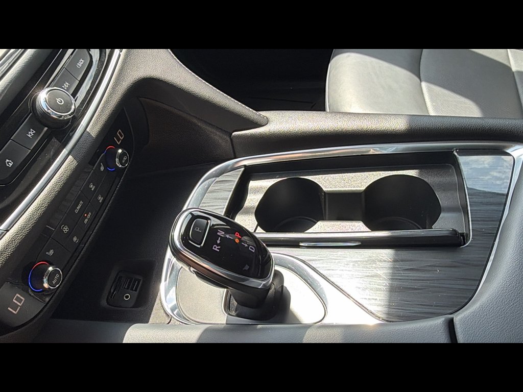 Used 2021 Includes Spectra Gray lower exterior accent color.) Buick Essence image 20