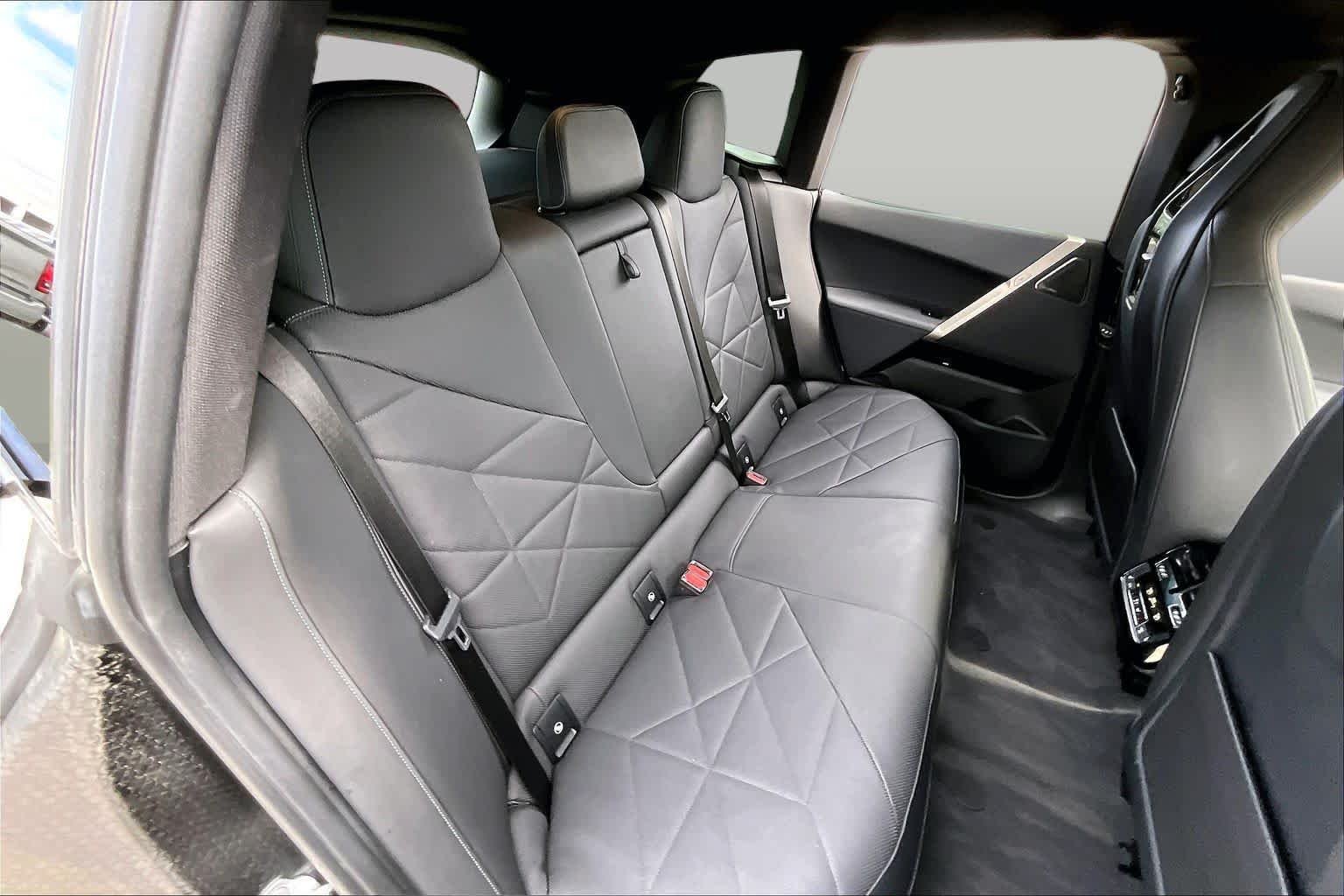 Used 2024 Alpine White BMW M60 image 17