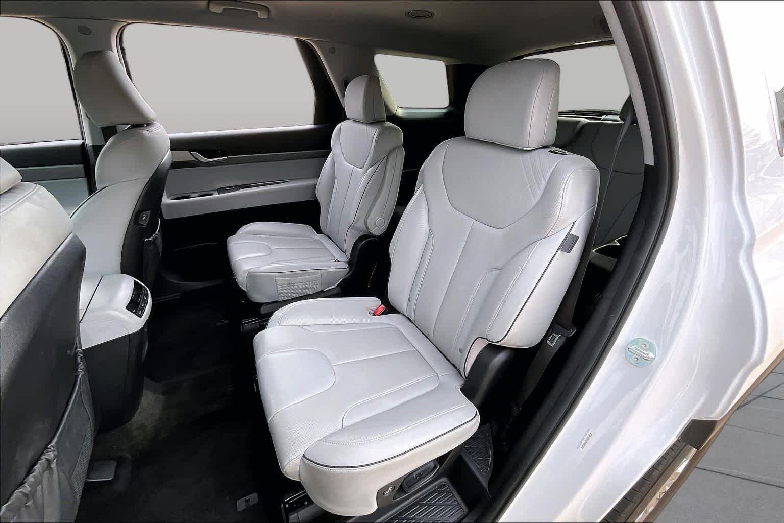 Used 2025 Hyper White Hyundai SEL image 17