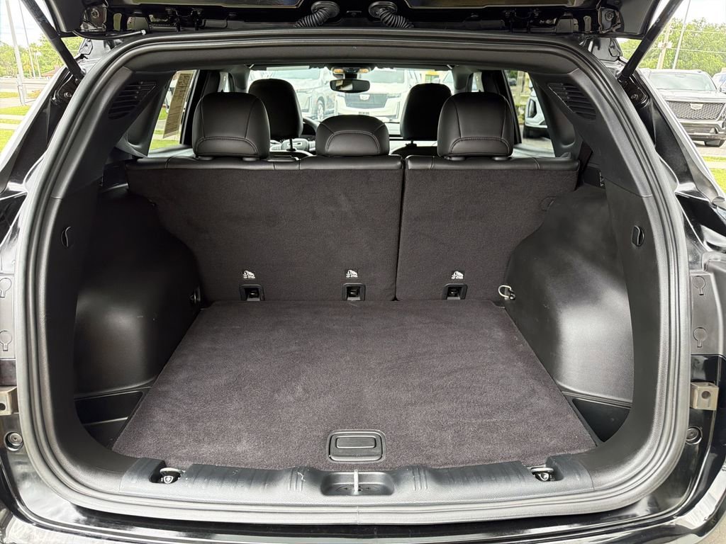 Used 2024 Black Jeep Latitude Lux FWD image 11