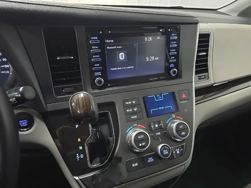 Used 2020 White Toyota XLE image 25