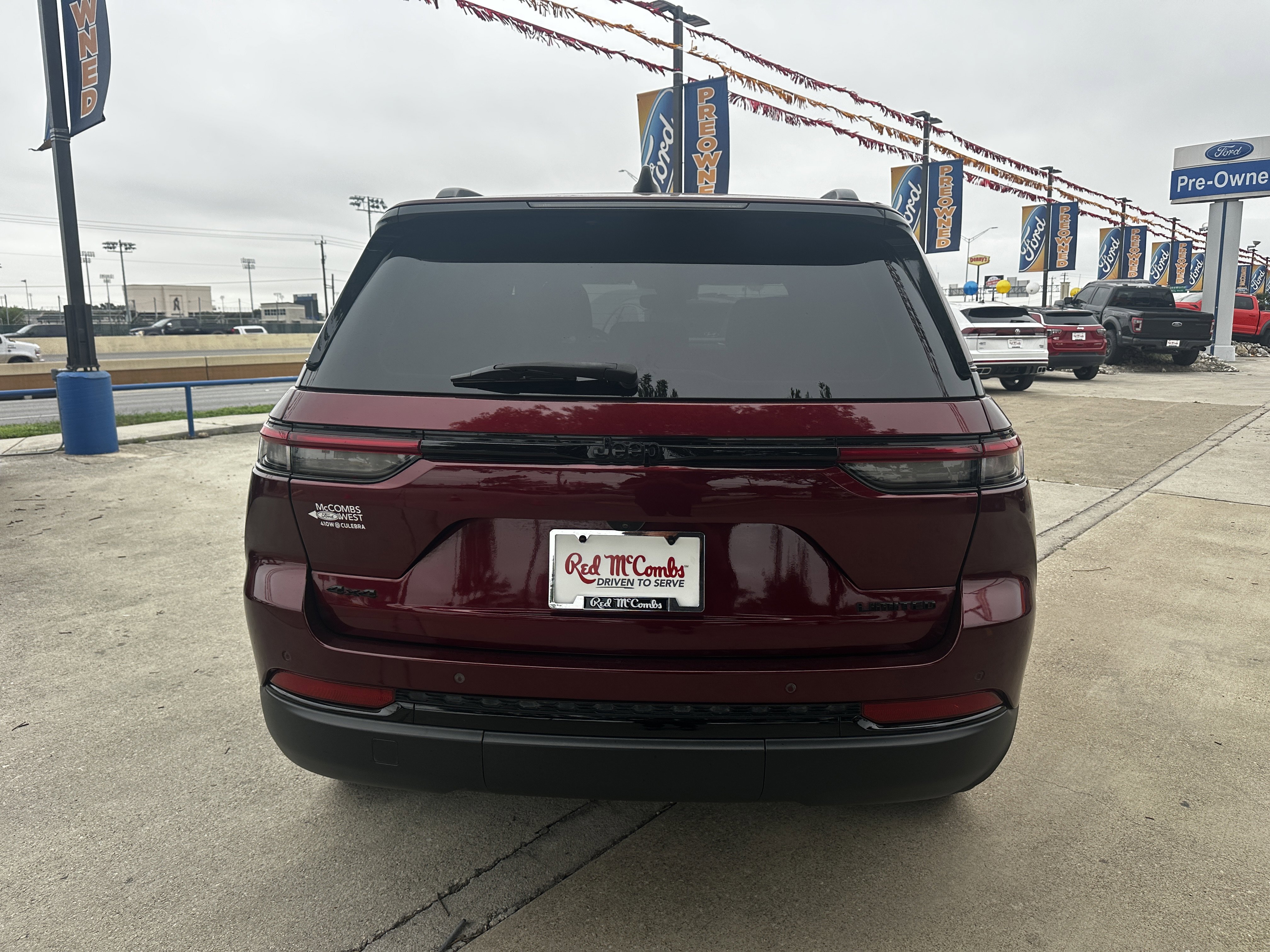 Used 2023 Velvet Red Pearlcoat Jeep Limited image 6