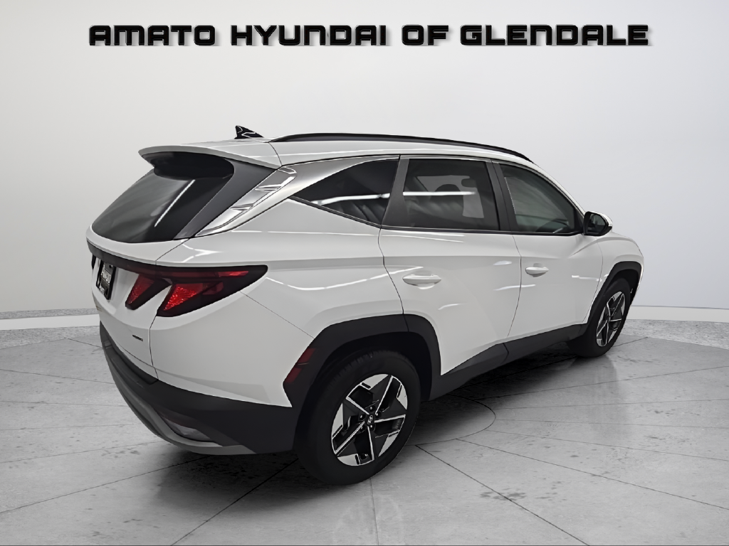 Used 2025 White Hyundai SEL image 6
