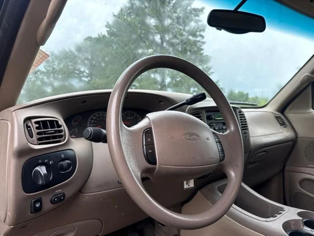 Used 2002 Beige Ford XLT image 37