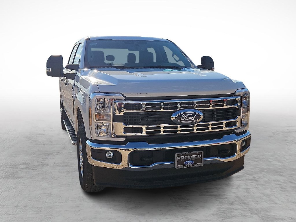 New 2027 Oxford White Ford F-250® XLT image 2