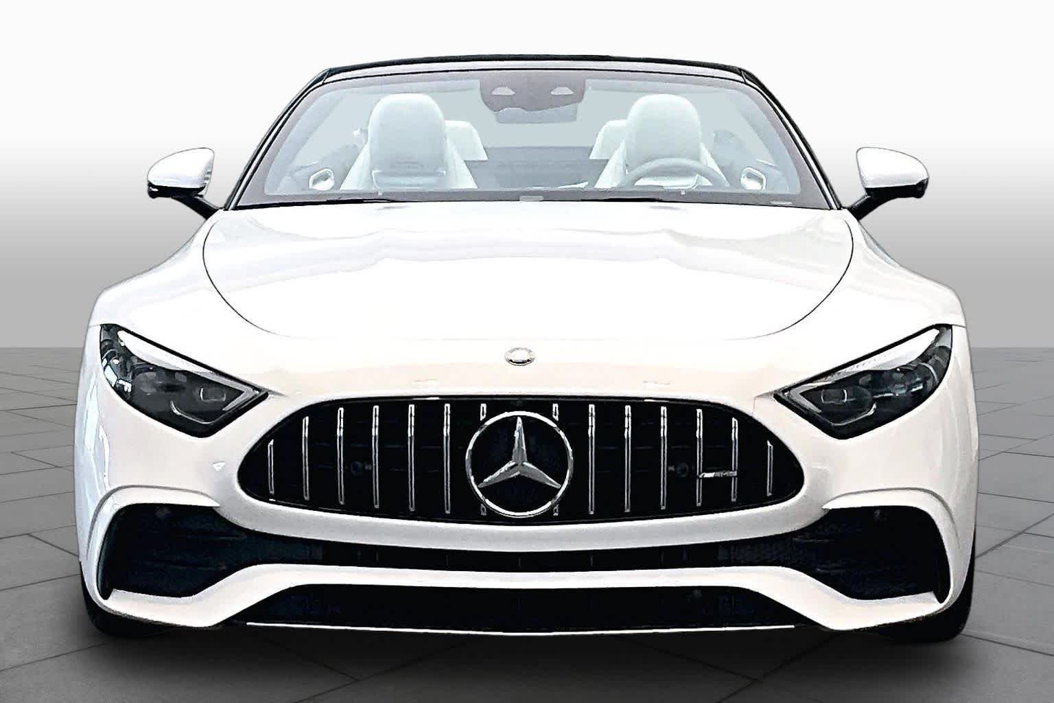 Used 2023 MANUFAKTUR Moonlight White Metallic Mercedes-Benz AMG® SL 43 image 4