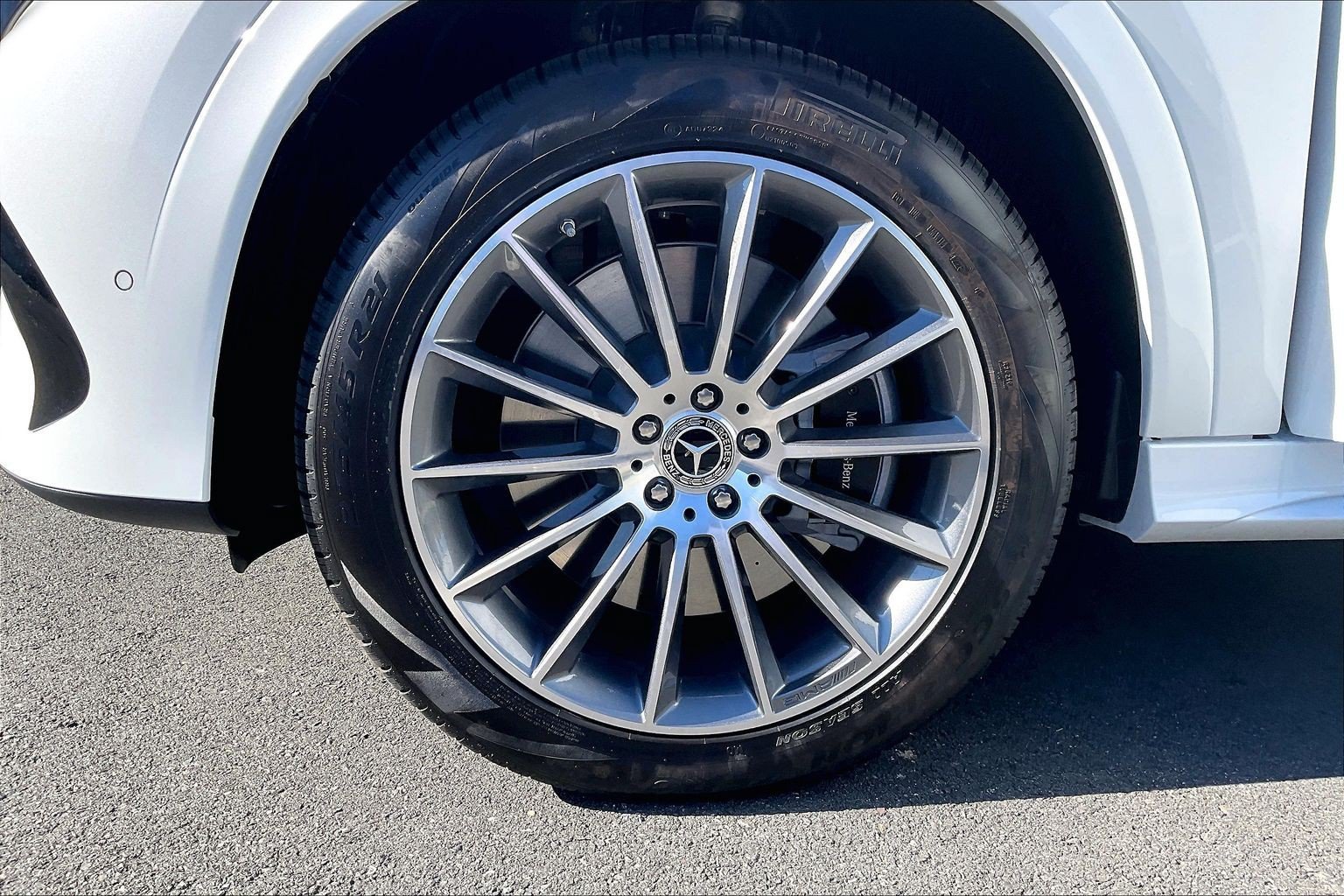 New 2027 MANUFAKTUR Moonlight White Metallic Mercedes-Benz GLE 450 image 24