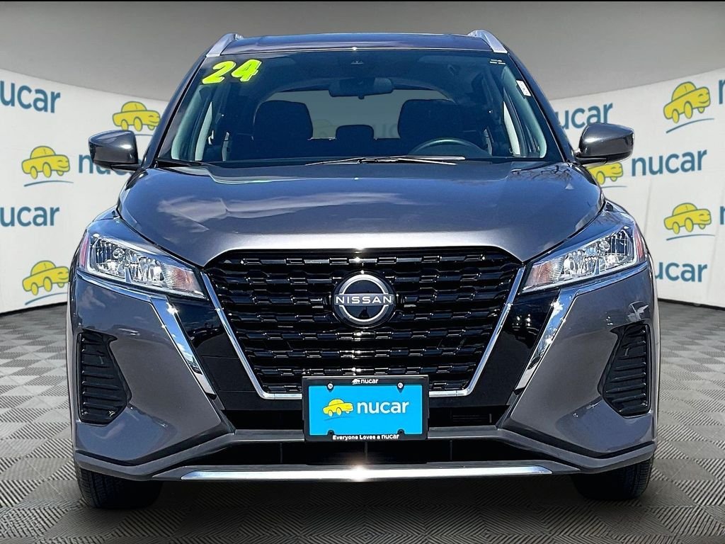 Used 2024 Gray Nissan SV image 2