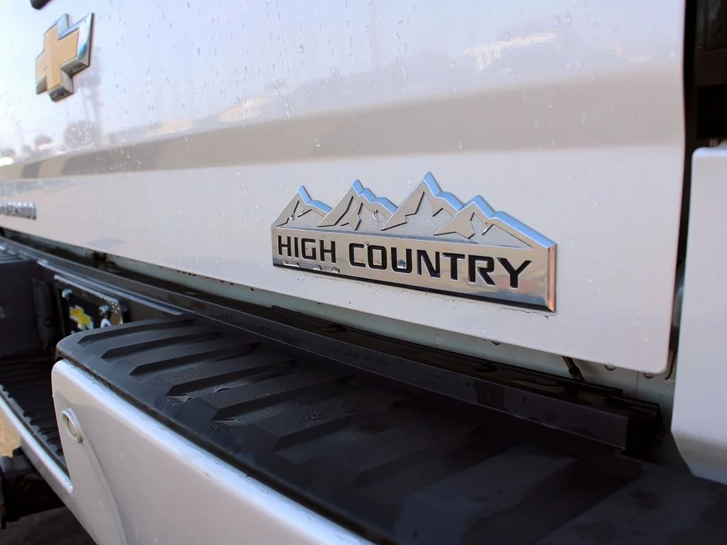 Used 2015 WHITE DIAMOND TRICOAT Chevrolet High Country image 17