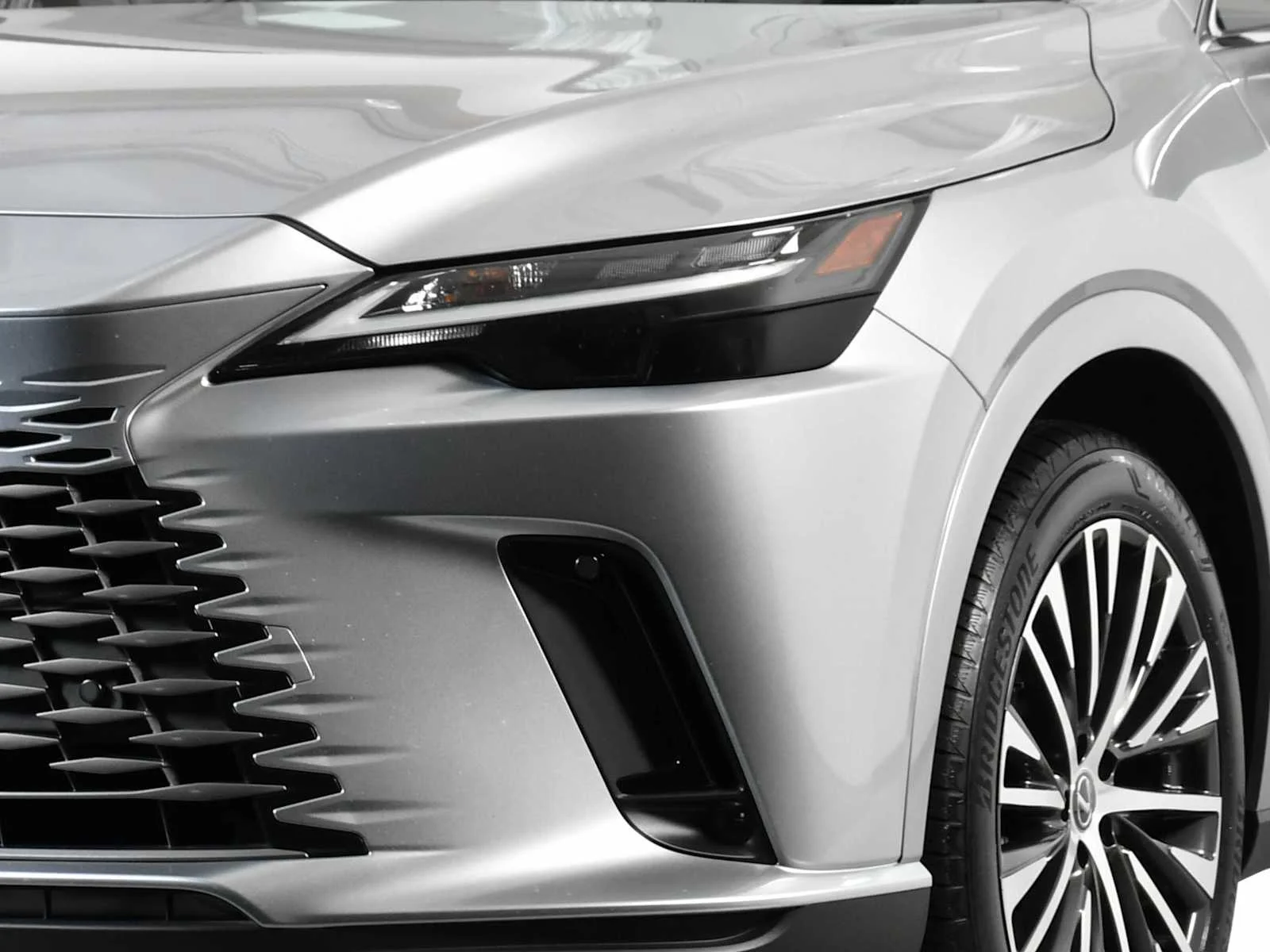Certified Used 2025 IRIDIUM Lexus Premium Plus image 11