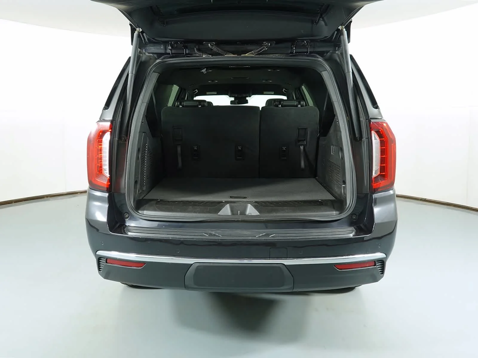 Used 2024 Titanium Rush Metallic GMC SLT image 6