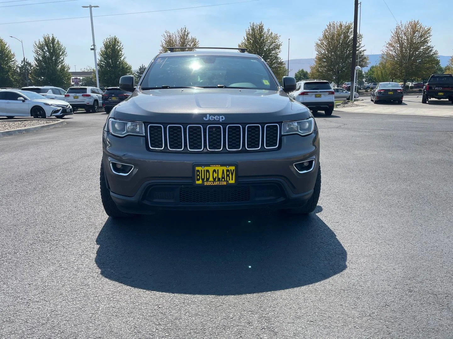 Used 2017 Gray Jeep Laredo image 8