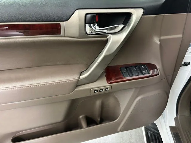 Used 2010 White Lexus 460 image 11
