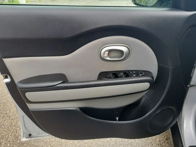 Used 2016 Silver Kia Base image 17