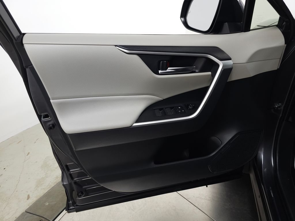 Used 2025 Magnetic Gray Metallic Toyota XLE image 15